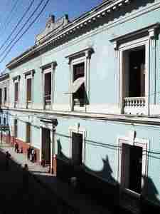 La sede del gobierno municipal es la instituci�n estatal que mayor tiempo ha permanecido en el mismo sitio. Se adquiere para establecer el Cabildo desde 1730