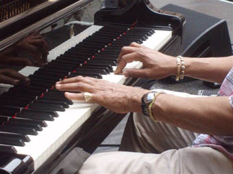 Chucho Vald�s al piano. Foto di Gian Franco Grilli