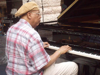 Chucho Vald�s al piano. Foto di Gian Franco Grilli