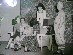 Mario Mart�nez Casado en la obra teatral El pitcher de las damas