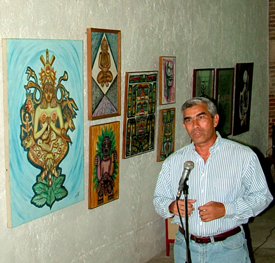 El artista del lente Julio Larramendi, curador de la muestra, en sus palabras de presentaci�n. Foto: Alexis Rodr�guez