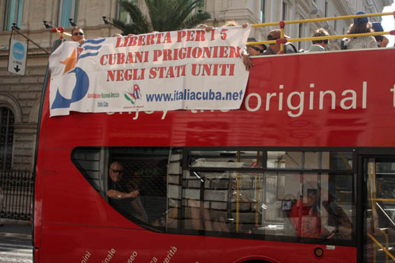 Associazione Nazionale di Amicizia Italia-Cuba. Circolo di Roma. Manifestazione di solidariet� ai Cinque (Roma, 20 settembre 2008)