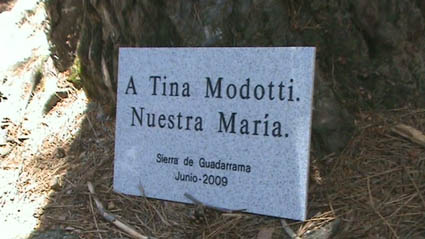 La placa en la Sierra de Guadarrama. Foto: Modesto Caballero