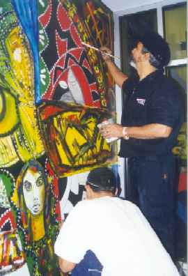 Salvador mentre lavora