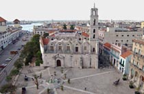 Il Convento di San Francesco e la sua piazza attigua, affascinante complesso architettonico. Foto: Ahmed Velsquez